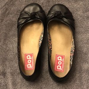 poo memory foam flats in black size 8.5